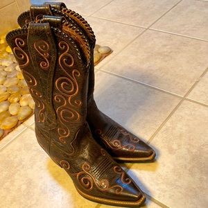 Ariat women’s cowboy boots